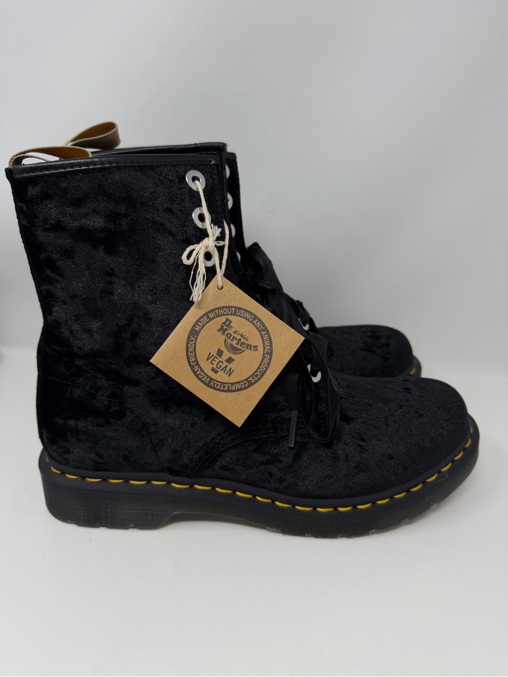 Dr. Martens NWT Vegan 1460 Crushed Velvet Lace-Up Boots Black Size 10